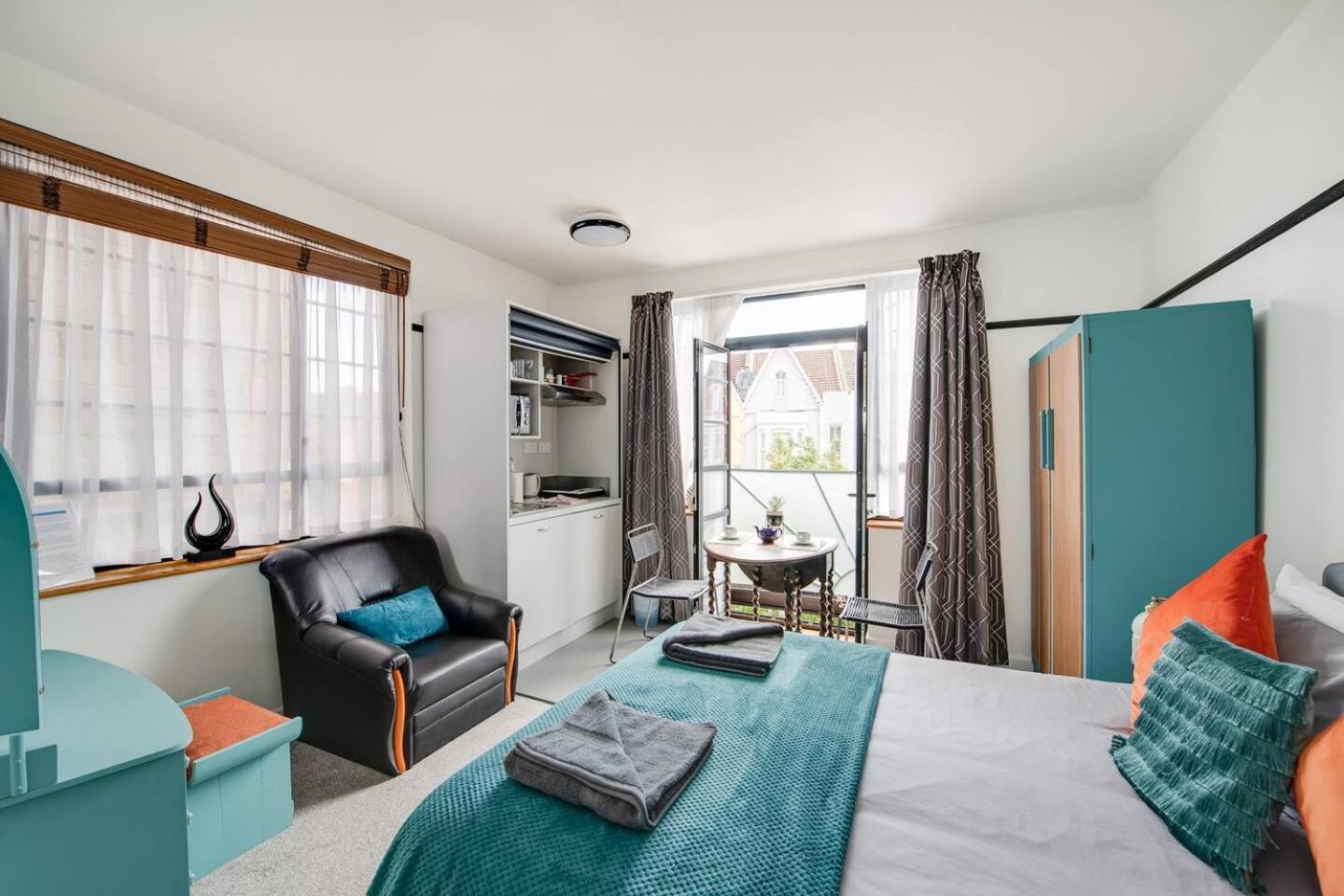 Ferryman Apartments By Places To Be Portsmouth Buitenkant foto